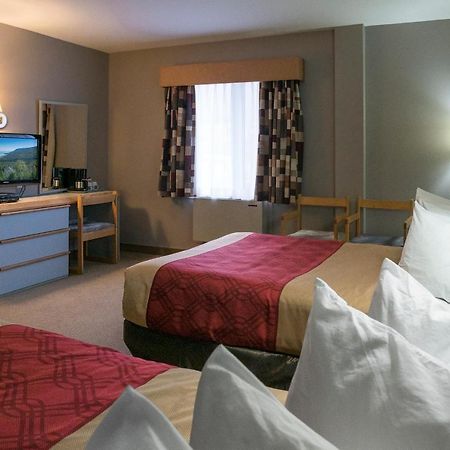 Econo Lodge La Malbaie Esterno foto