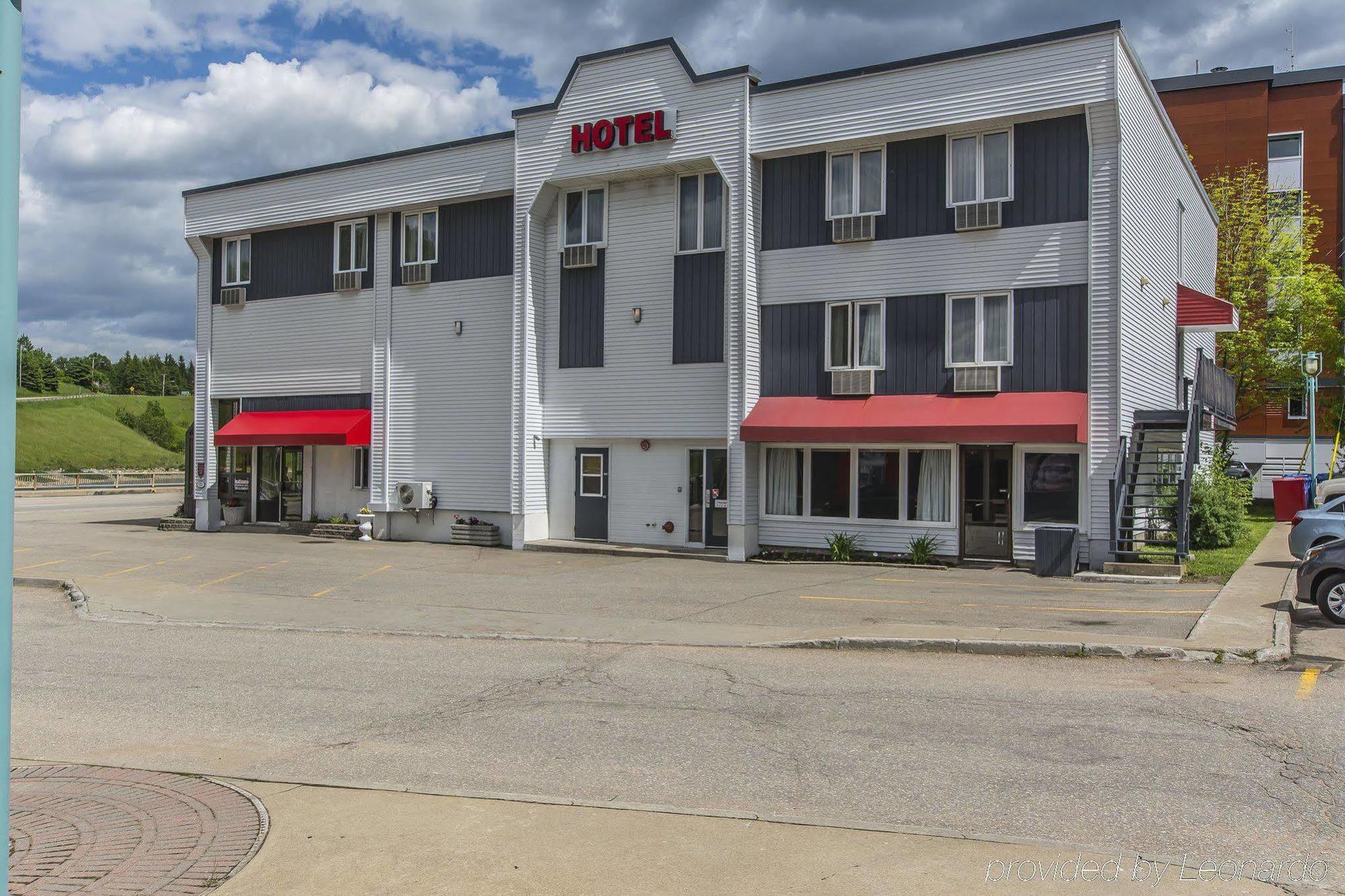 Econo Lodge La Malbaie Esterno foto